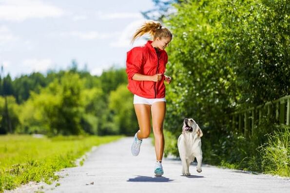 Este indicat să începeți un set de exerciții pentru pierderea în greutate cu un jogging în parc. 